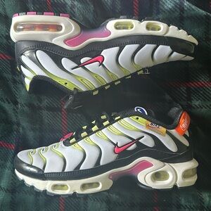 NEW Nike women Air Max Plus size: 8w